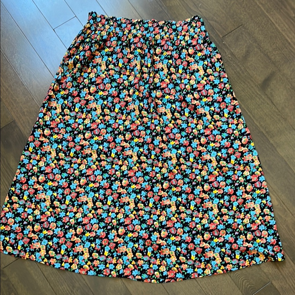 Simons Floral Skirt with pockets :)